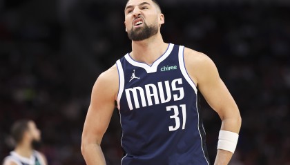 开云体育平台-手感冰凉！克莱出战22分钟8中1仅得5分2板2助 三分6中1