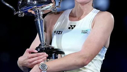 开云体育官网-新科澳网冠军莱巴金娜的蜕变与新生